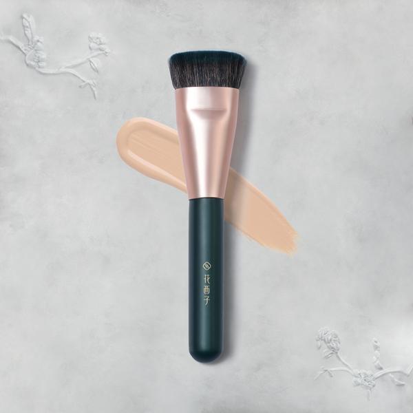 Soft Blooming Foundation Brush